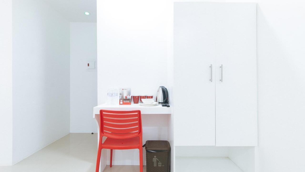 Reddoorz Plus At Dbuilders Poblacion Bgc Taguig Exterior photo